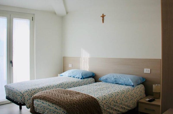 Camera - 1 doppia standard con tutti i comfort essenziali.