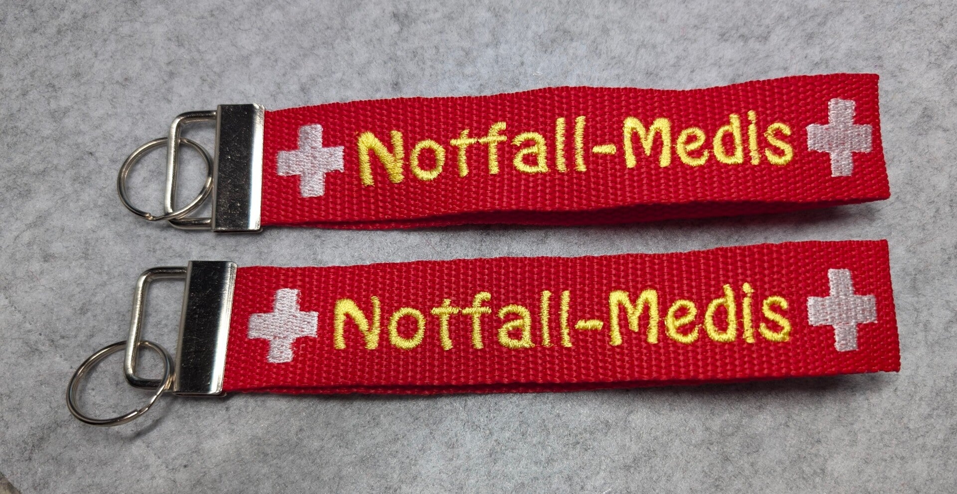 Schlüsselanhänger, Notfallmedikamente, Gurtband robust personalisiert bestickt