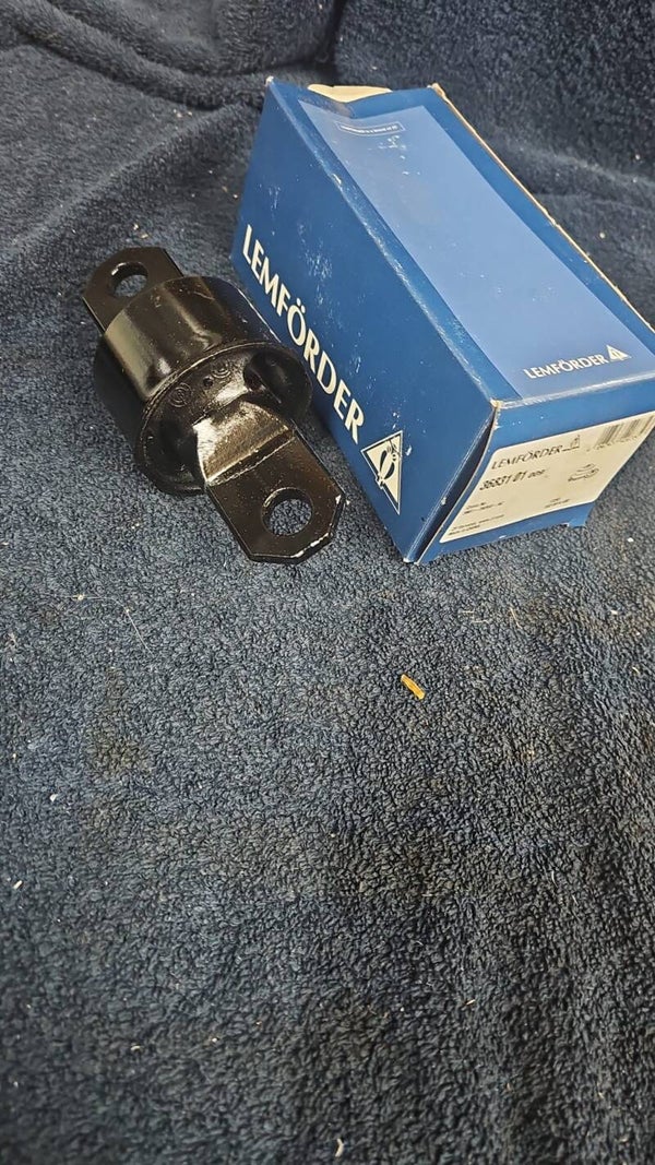 LEMFÖRDER 36831 01 Lagerung, Lenker