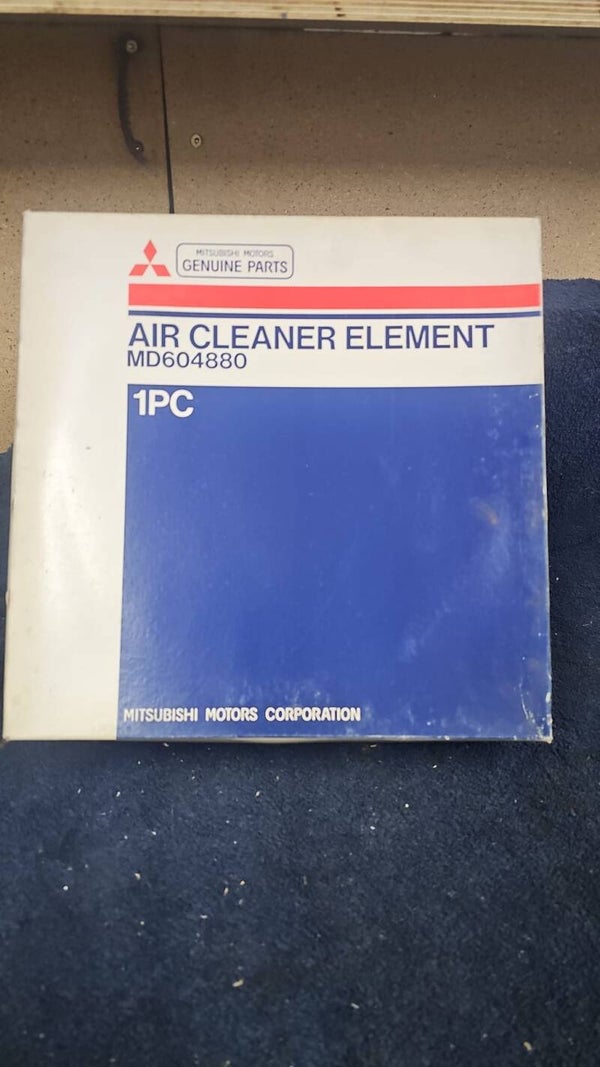 Air Cleaner MD604880 // C 2758 C2758