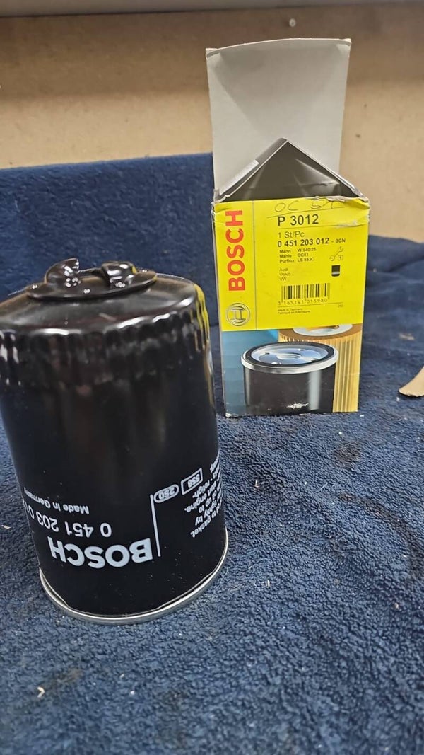 Ölfilter P3012 AUDI:	068 115 561 B BOMAG:	96004196 CHEVROLET:	7984460 93156363 DAF:	1500932 FORD:	5011838 GMC:	25011243 7984303 7984460 93156363