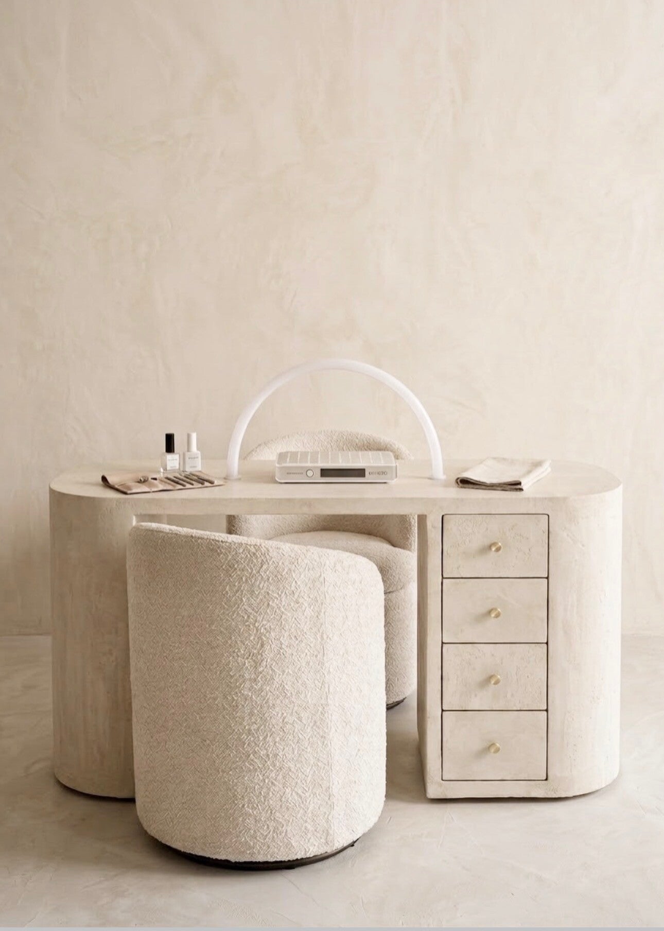 DREAM manicure table
