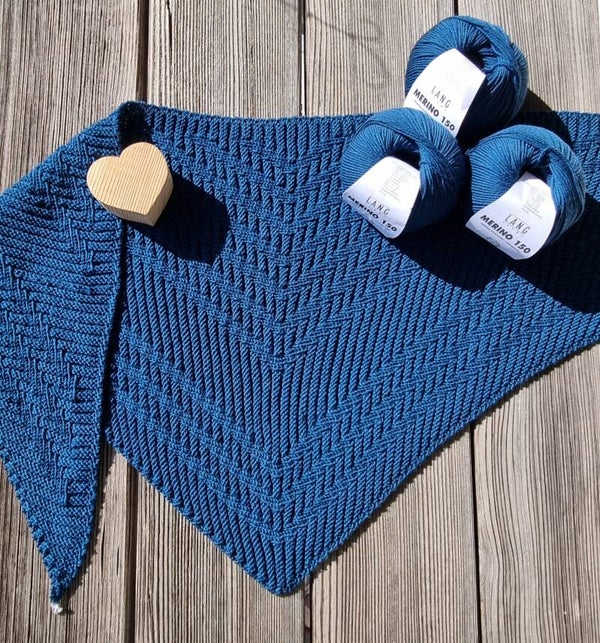 Warmes Tuch aus weicher Merino Wolle in feinem petol