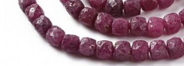 Cube Robijn, faceted, 4.5 x 4.5 x 4.5 mm,    per stuk