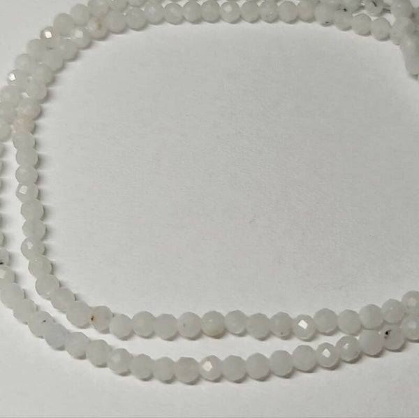 2mm faceted rainbow Moonstone   per 50 stuks