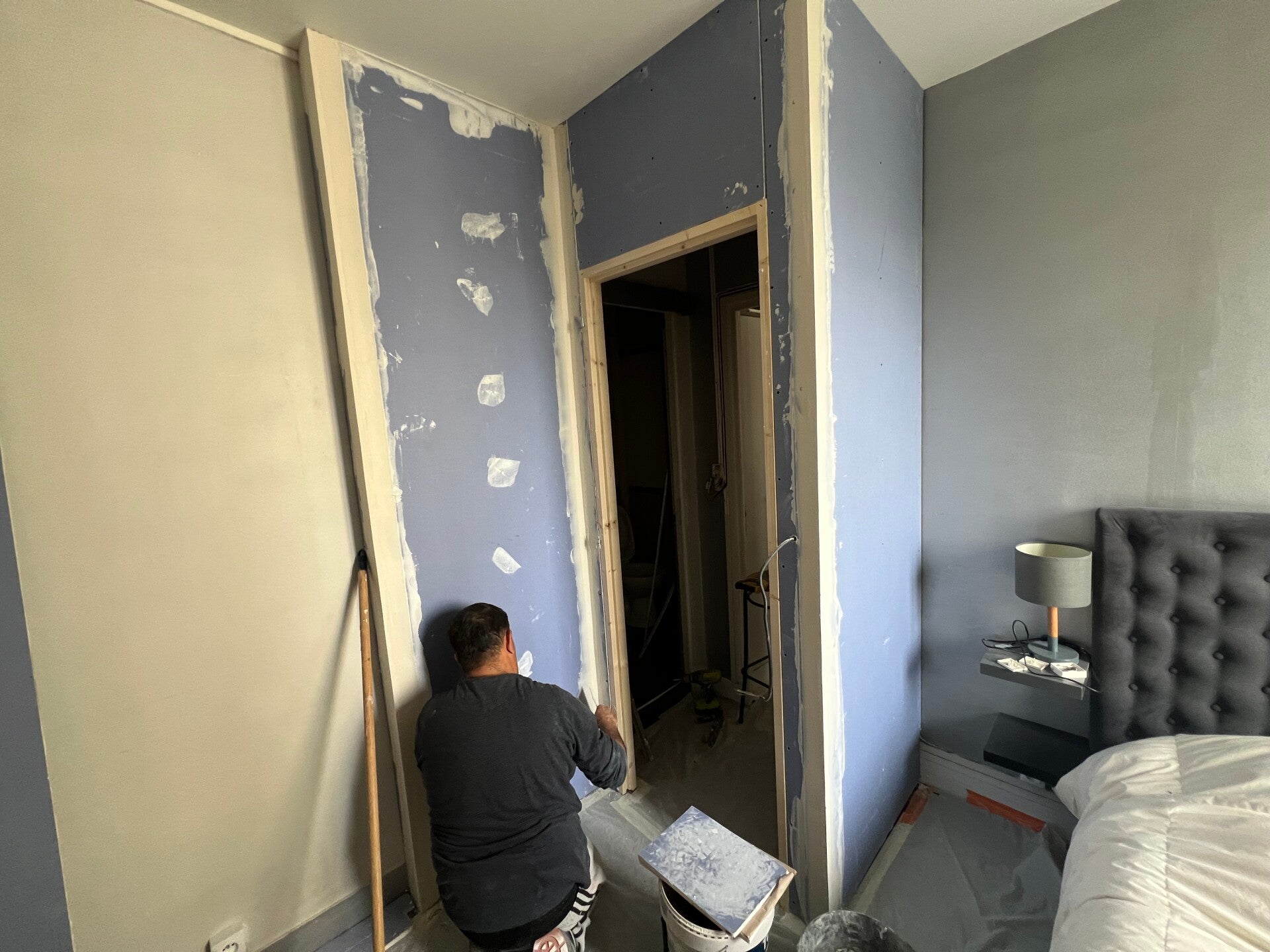 Creation d'une cloison Phonique avec pose d'une porte 