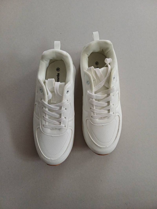 Weisse Schuhe