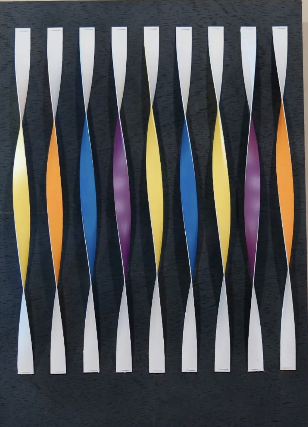 TORSIÓN CROMATICA SOBRE FONDO NEGRO