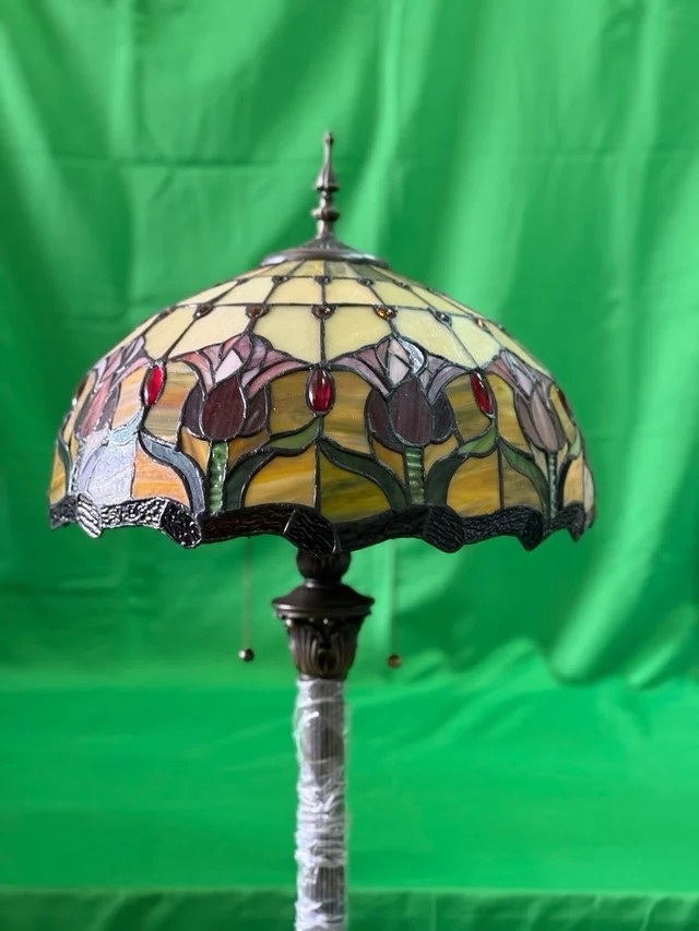 LÁMPARA DE PIE DE TIFFANY