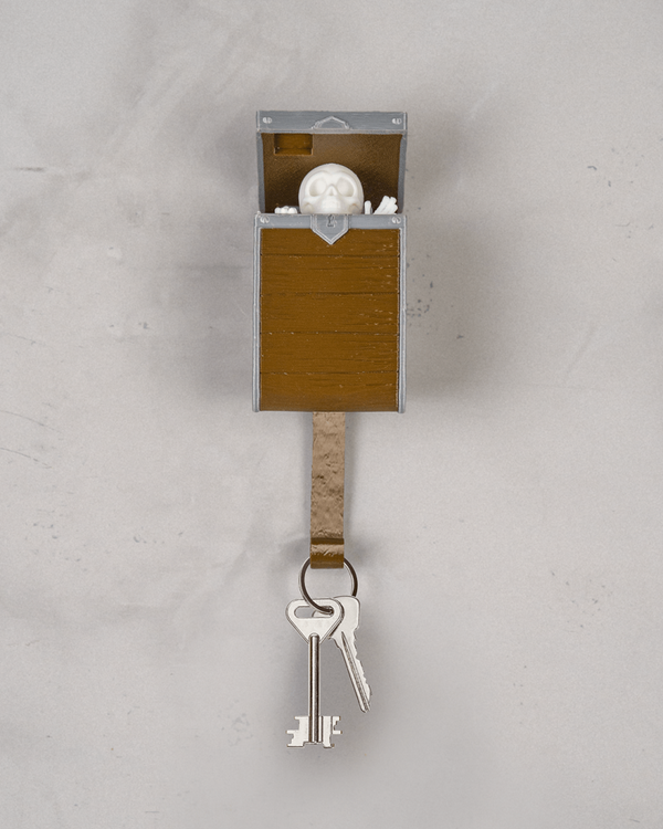 Surprise Hanger – Dead Chest