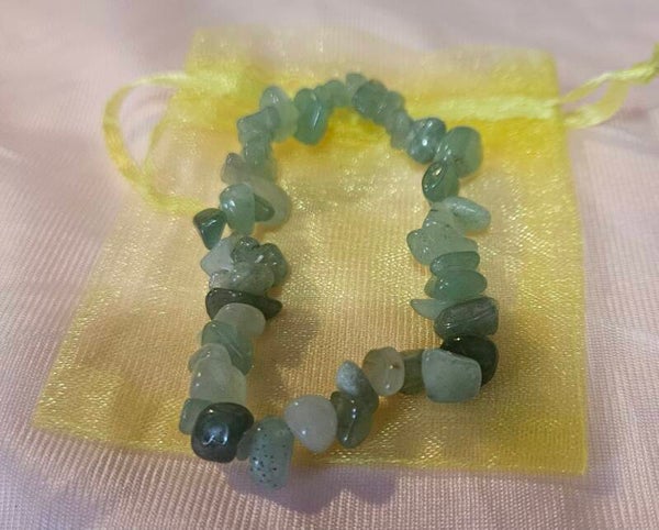 NATURAL GREEN ADVENTURINE CHIP BRACELET ELASTIC BAND ONE SIZE