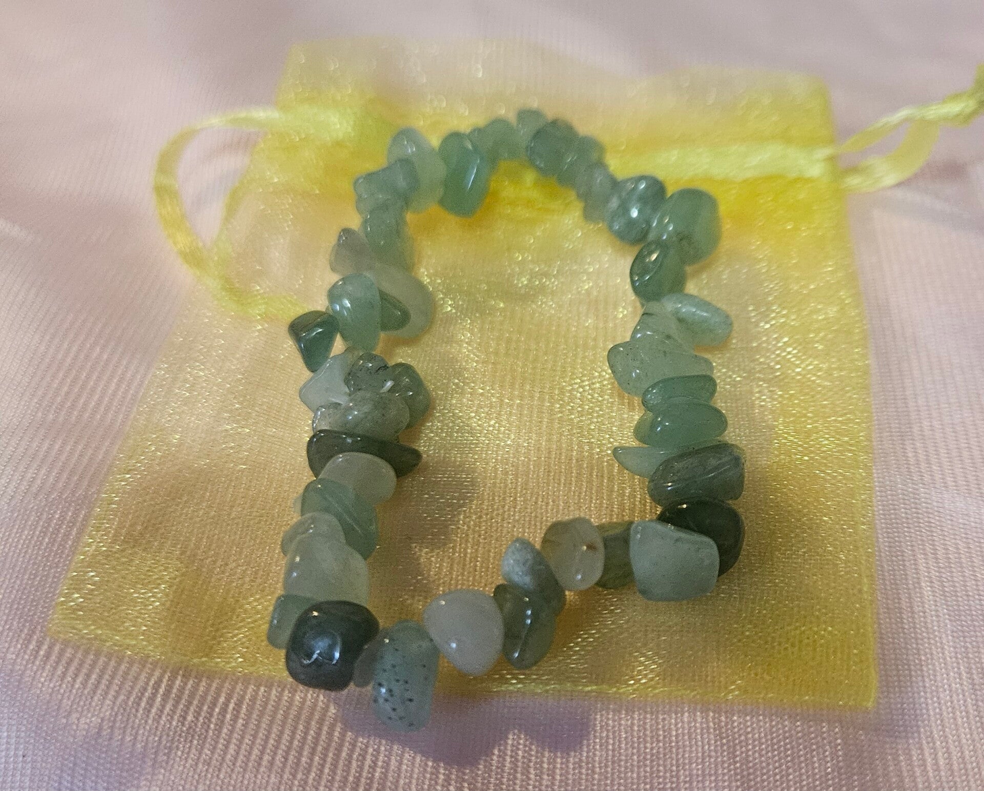 NATURAL GREEN ADVENTURINE CHIP BRACELET ELASTIC BAND ONE SIZE