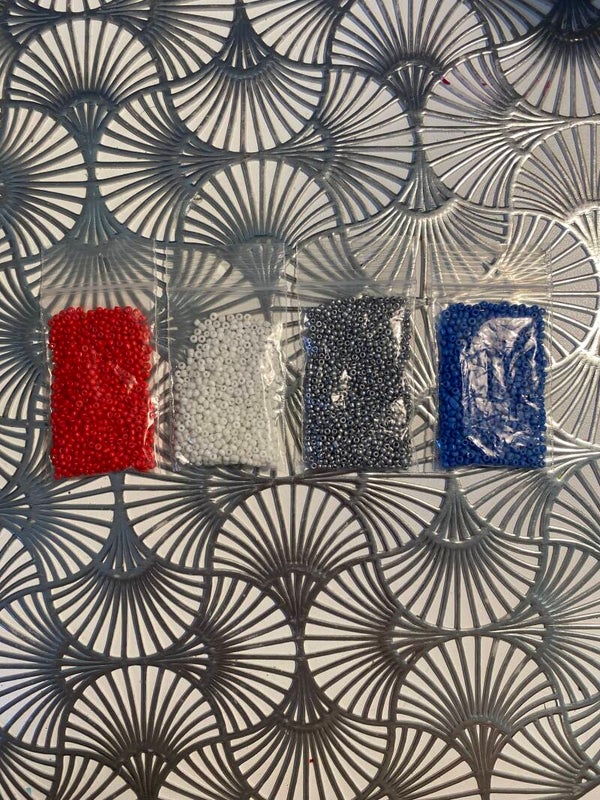 2 MM kralen (verschillende kleuren)