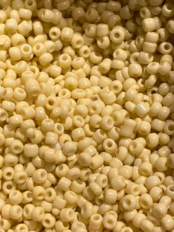 2 MM Kralen Soft yellow