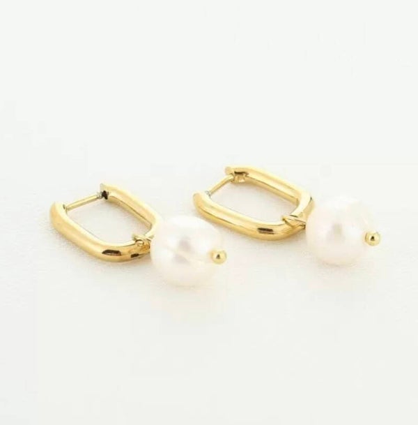 The Pearl Earrings