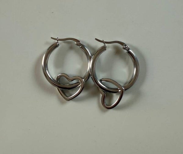 De open hart hoop oorbellen zilver