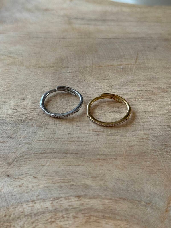 The mini diamond ring