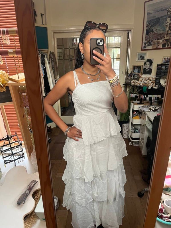 The ruffel dress white