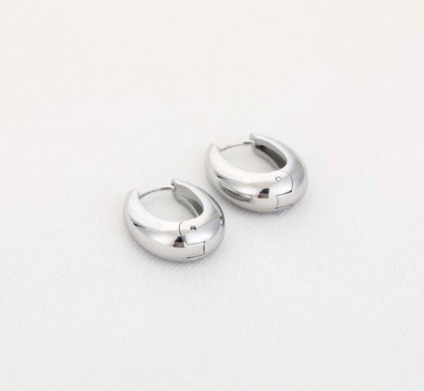 Lola hoops