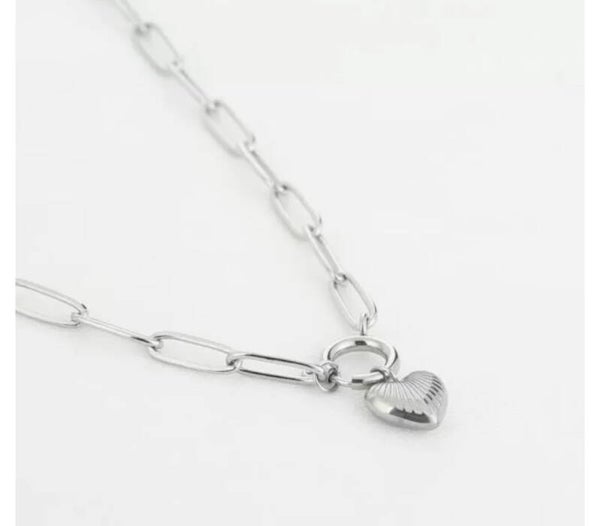 The funky heart necklace