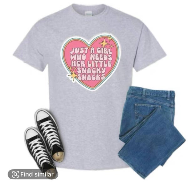 Just a girl who needs her little Snacky snacks T-Shirt