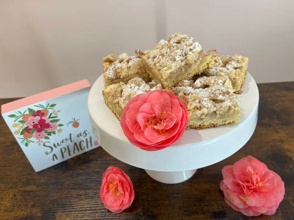 Apple crumble cake