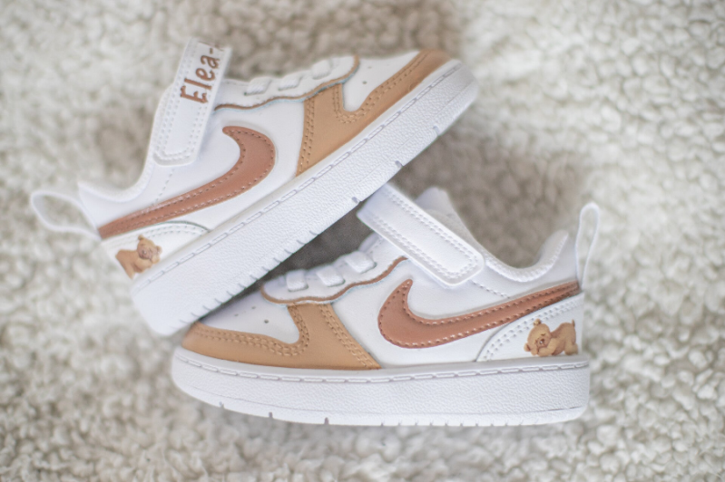 Handbemalte Sneaker zur Geburt