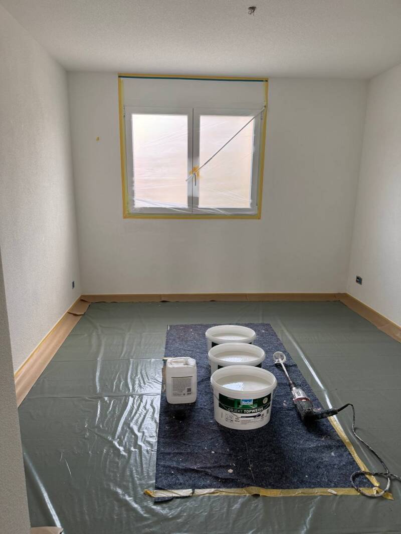 Vorbereitung und Abdeckarbeiten vor dem Zimmer streichen in Bern
