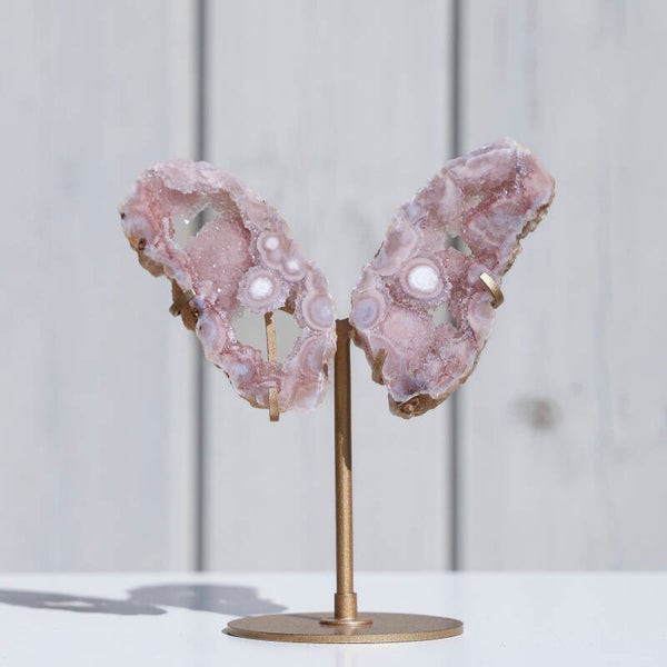 Roze Chalcedoon Vleugels Op Standaard #356b