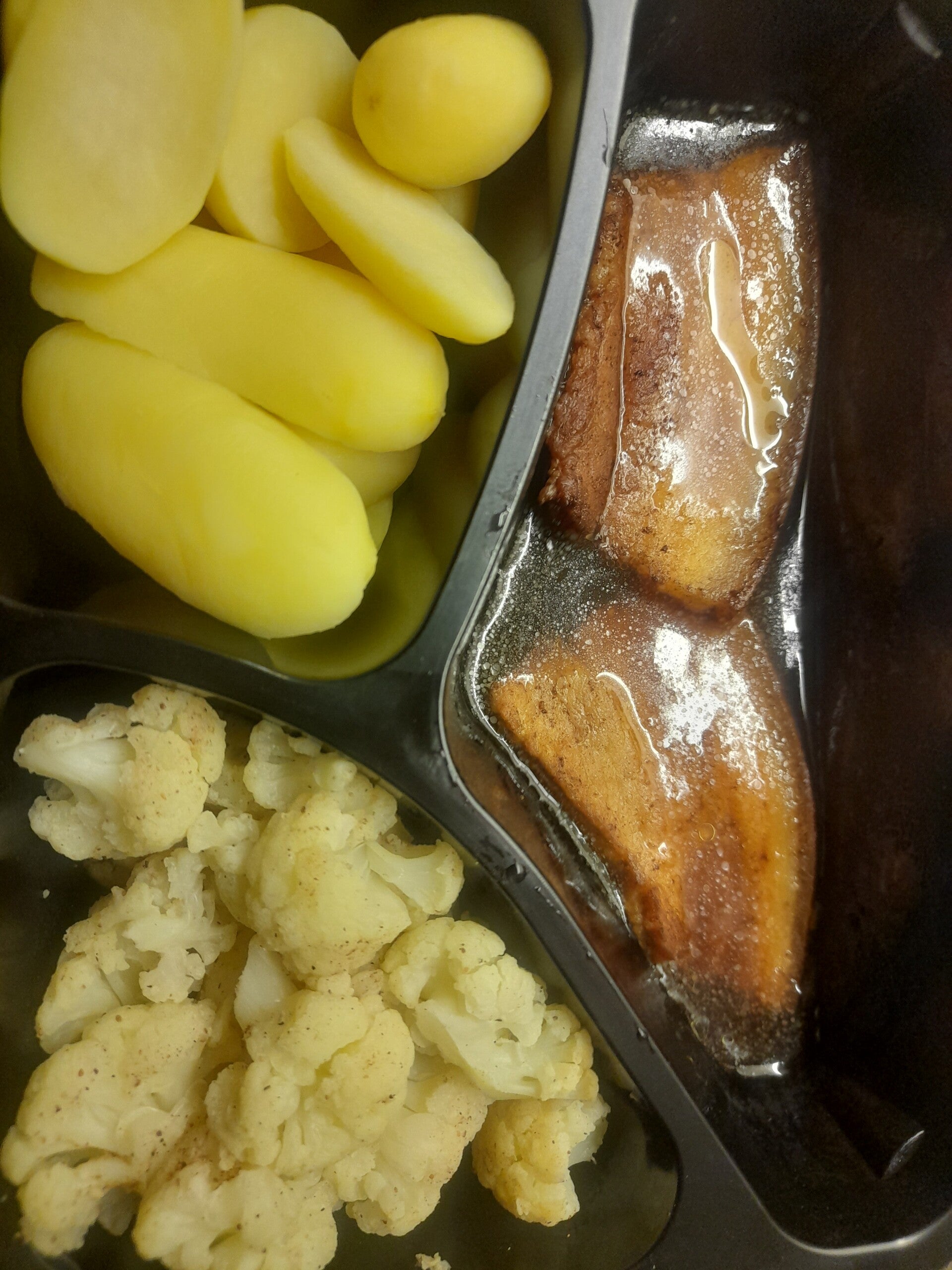 Aardappelen, bloemkool,speklap in jus