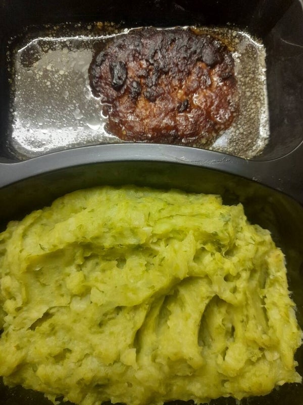 Spruitjes stamppot met hamburger in jus