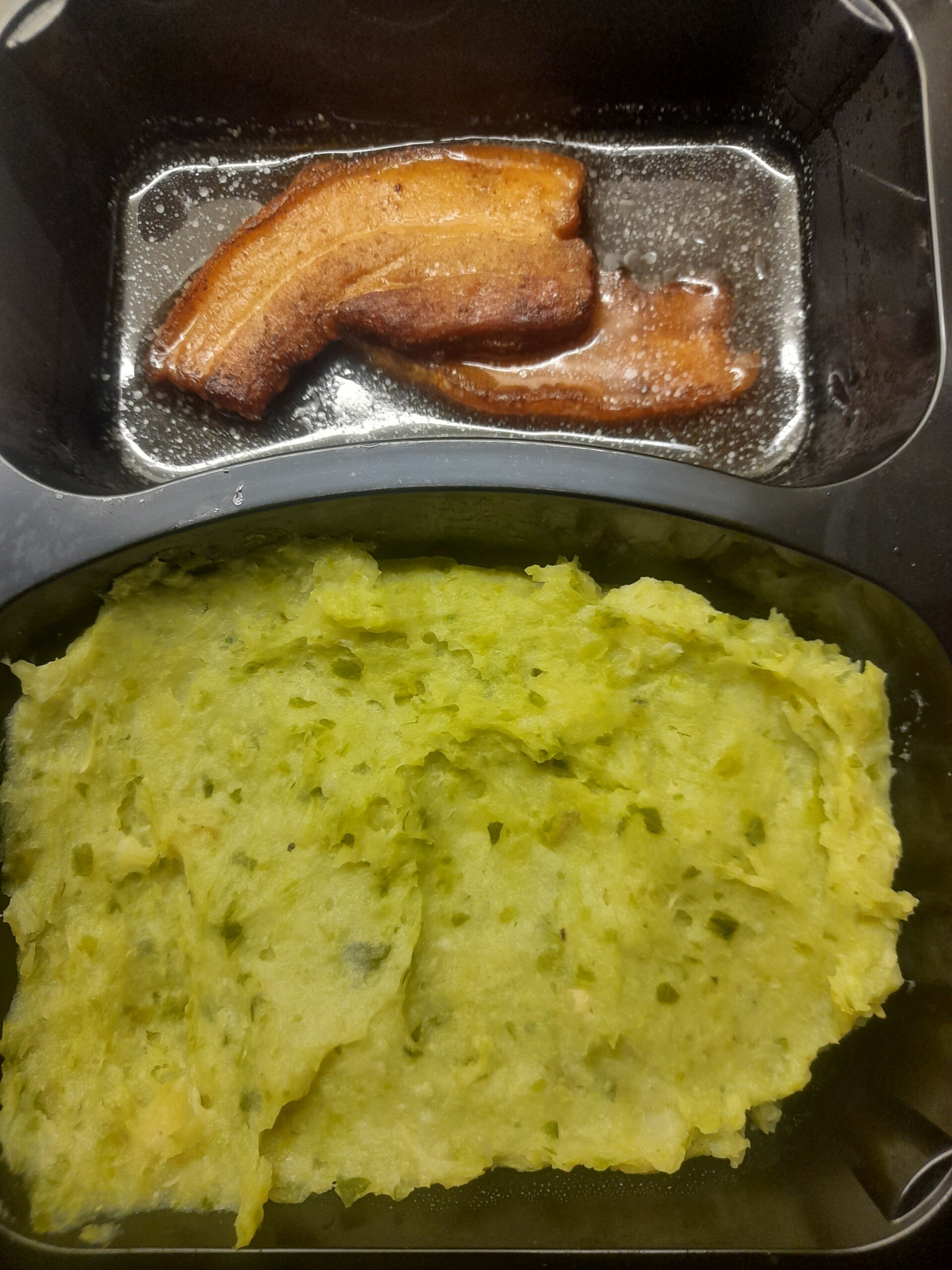 Spruitjes stamppot met speklap in jus