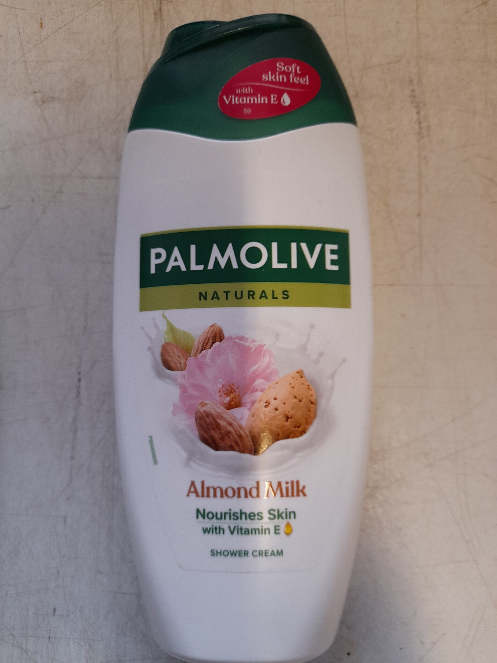 Palmolive almond Milk