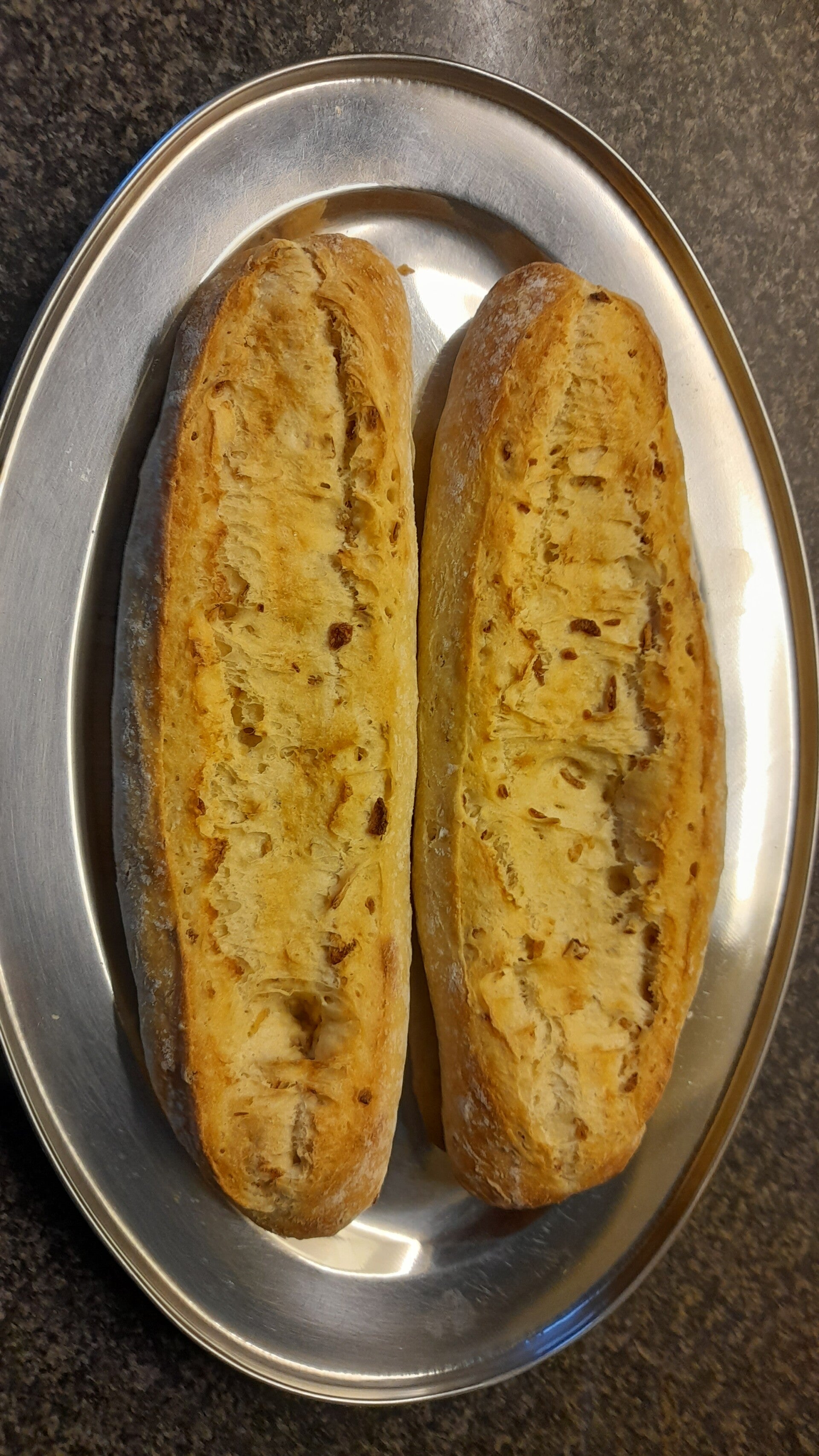 2 Stokbroden met ui ca 240gr p.s.