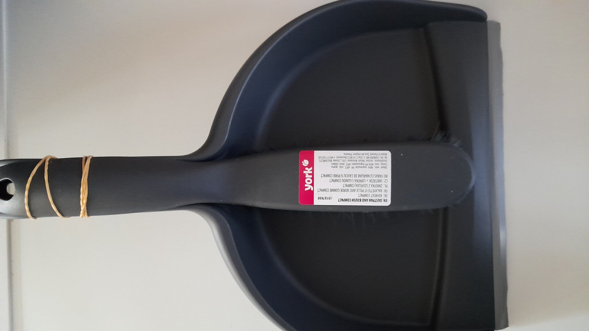 Stoffer en blik zwart