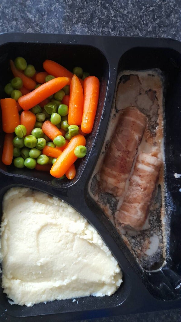 Pee en erwten met aardappelpuree en slavinkjes