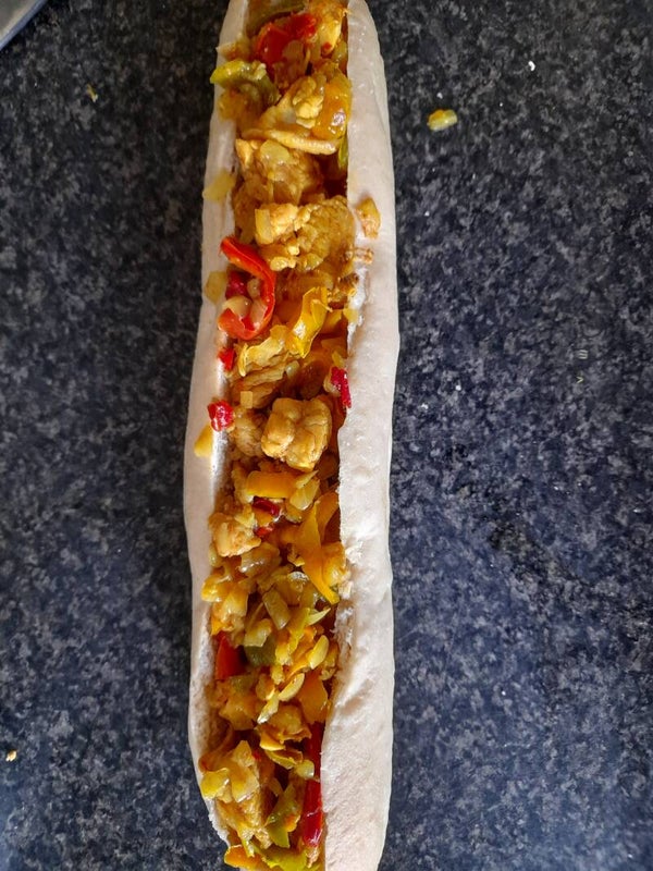 Gevuldstokbrood met kip,paprika, ui