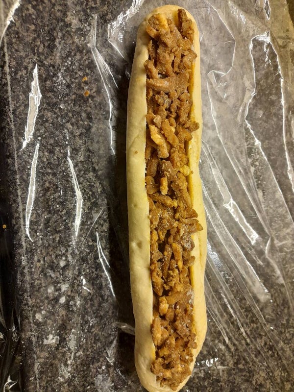 Gevuldstokbrood shoarma en bakje knoflooksaus