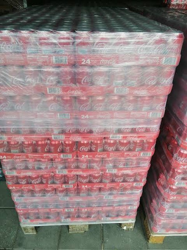 10 treeen Coca Cola 240 blikjes geen statiegeld