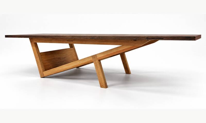Table en châtaignier avec piètement en chêne et pin de récupération