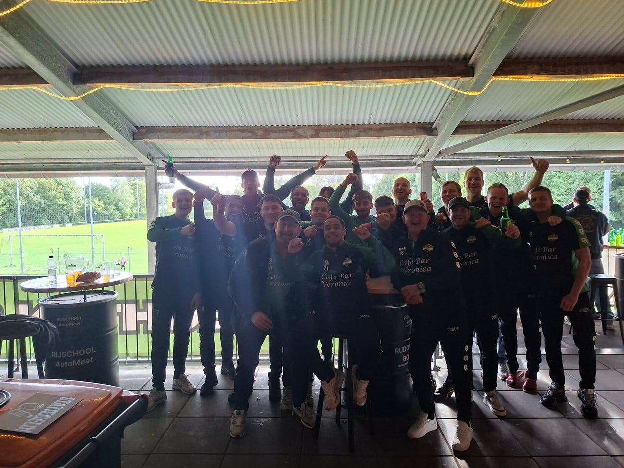 Oosterparkers viert de ruime bekeroverwinning op Mamio