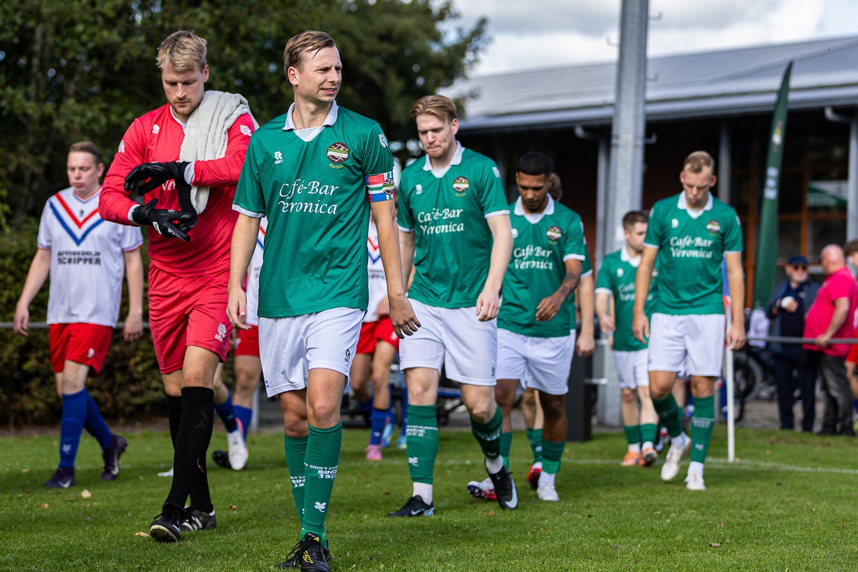 Speler van vv Oosterparkers in actie