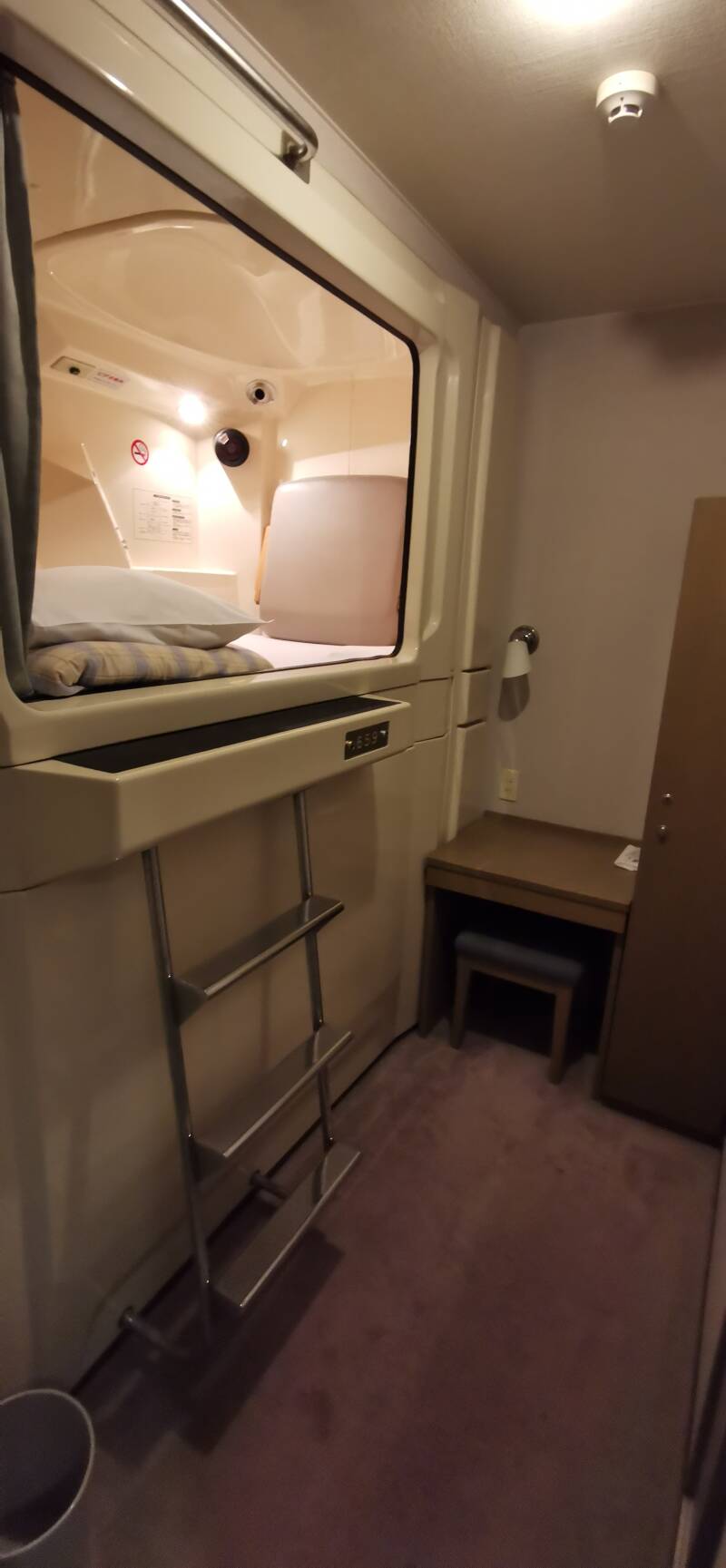 Übernachtung im Kapsel-Hotel Japan | www.japan-blog.com