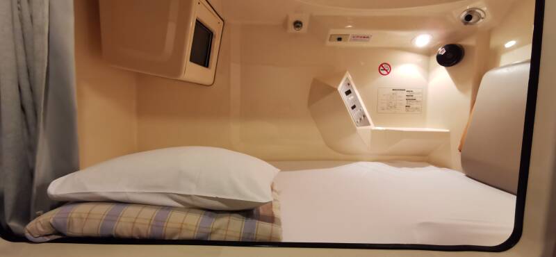 Übernachtung im Kapsel-Hotel Japan | www.japan-blog.com