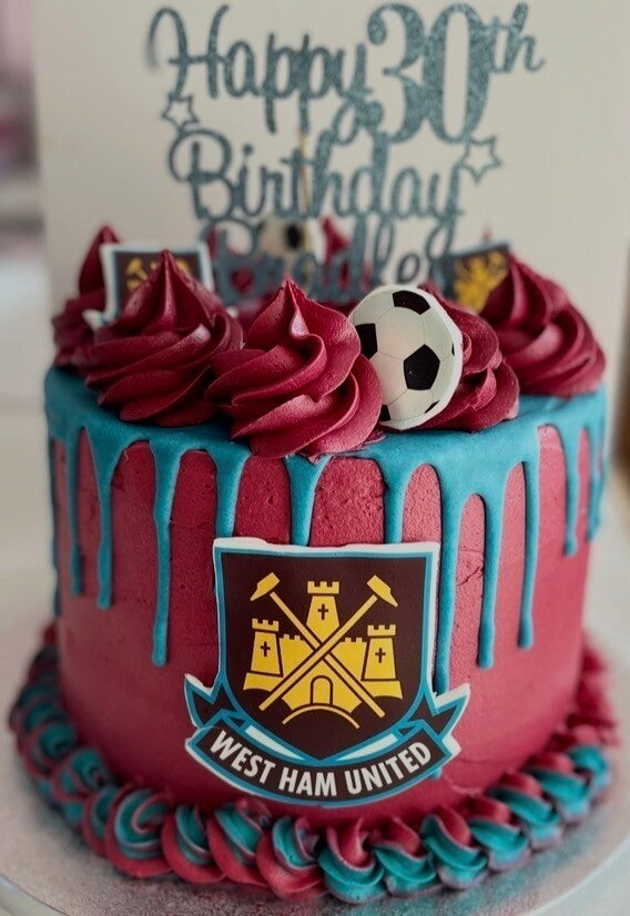 West Ham drip cake