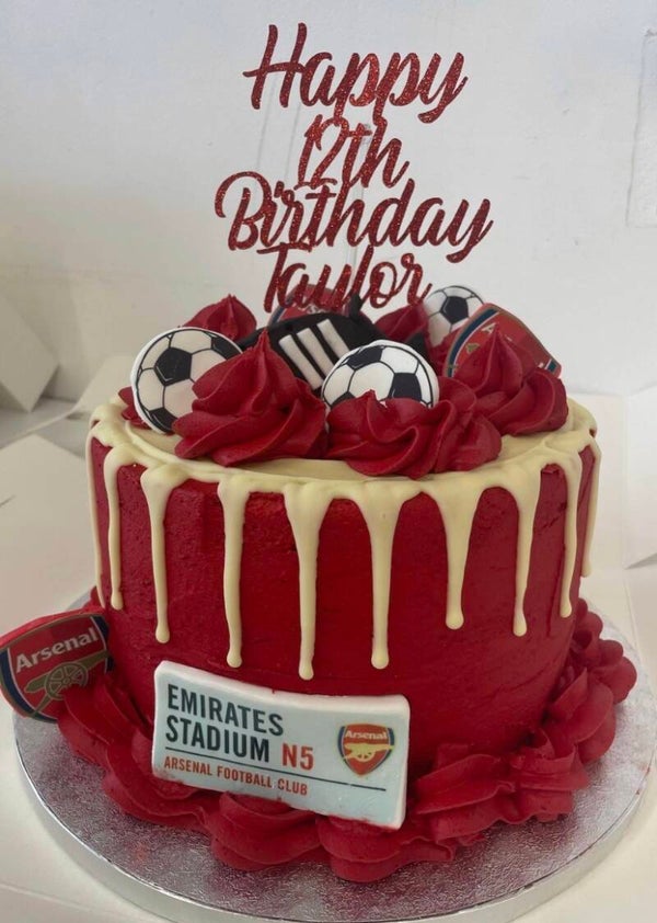 Arsenal drip cake
