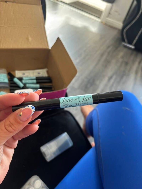 Uv activated teeth whitening pen