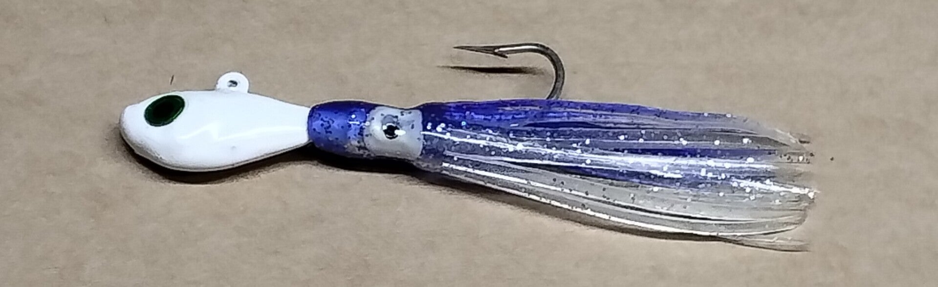 boat jig 18.5 gms with random colour squid skirt white