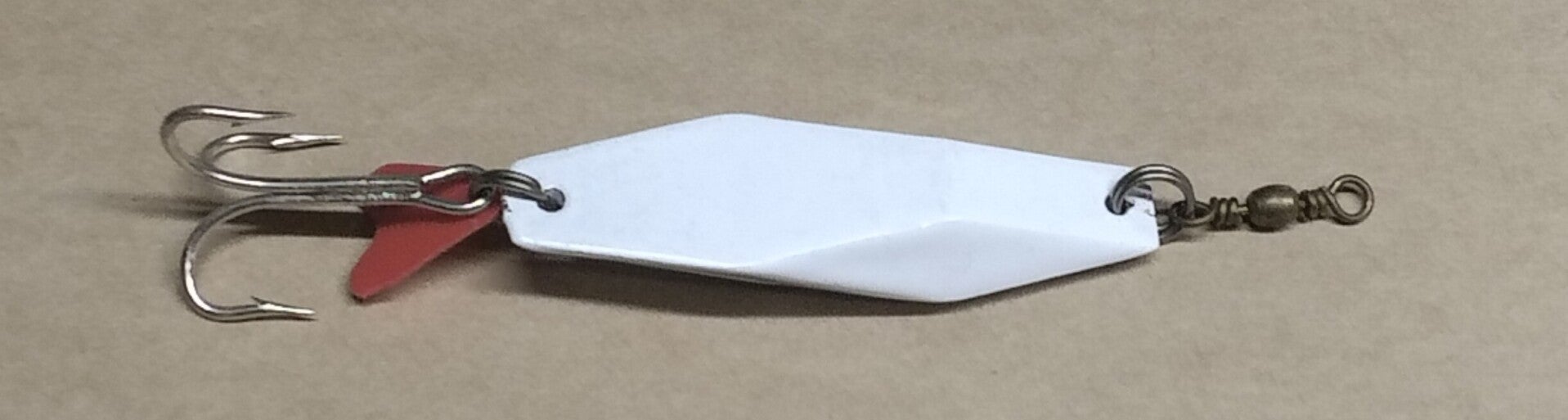 boat lure speckled white 85gms