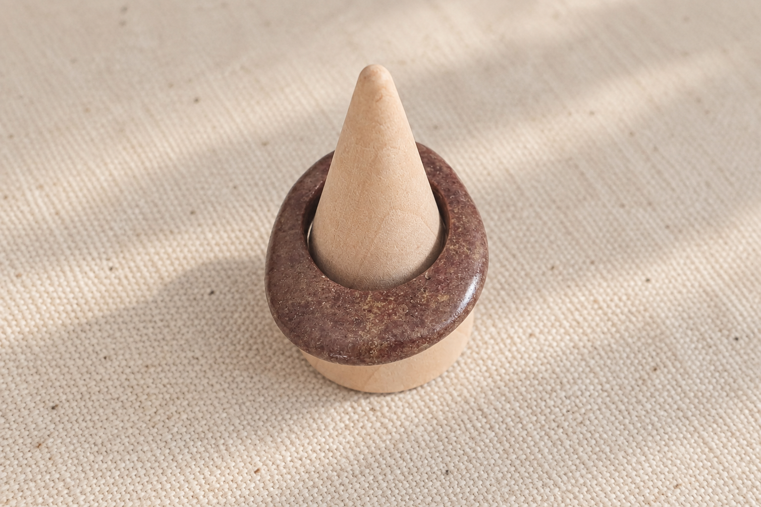 Anillo UMA • Granate